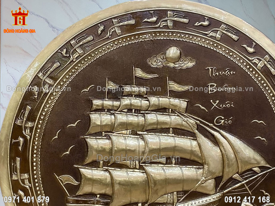 Từng đường nét trên bức tranh thuận buồm xuôi gió được chế tác tỉ mỉ và tinh xảo